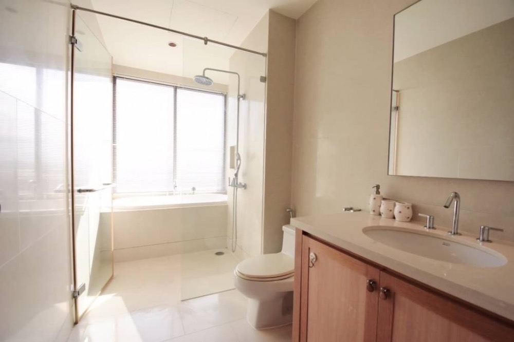 NS: For Rent!!  Emporio place Sukhumvit24