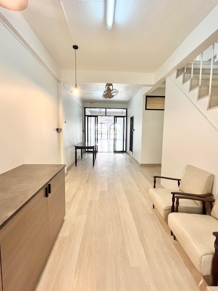 Home Office Thong Lo (Sukhumvit 55)