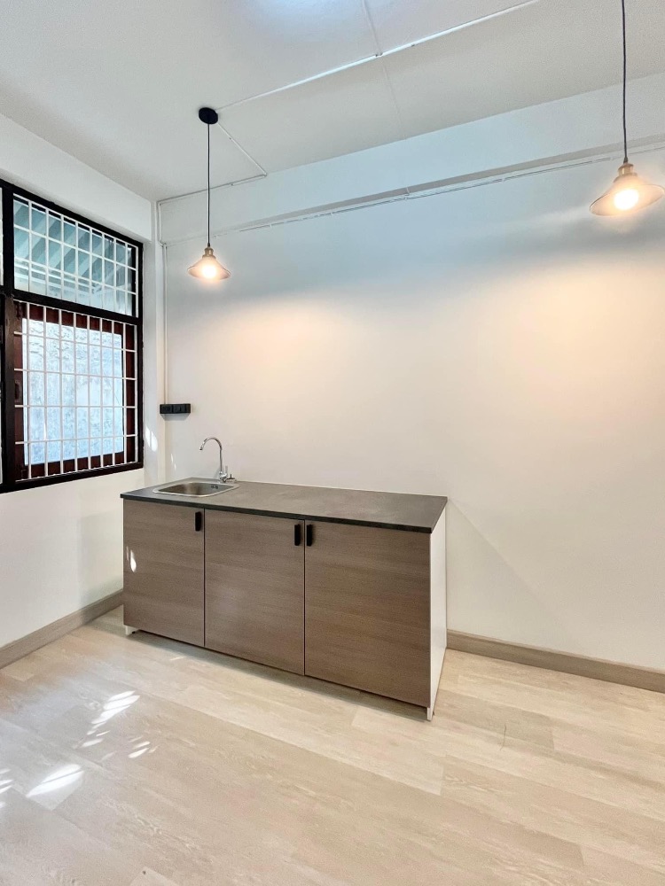 Home Office Thong Lo (Sukhumvit 55)