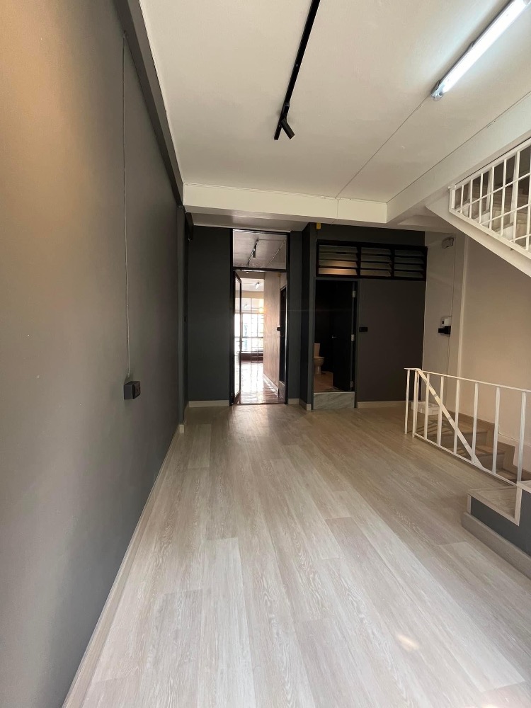 Home Office Thong Lo (Sukhumvit 55)