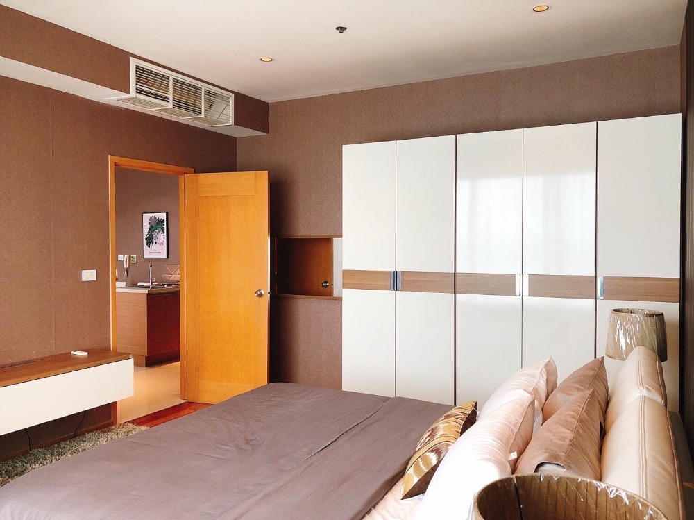 For Rent The Emporio Place Sukhumvit 24 1 bed 65sqm