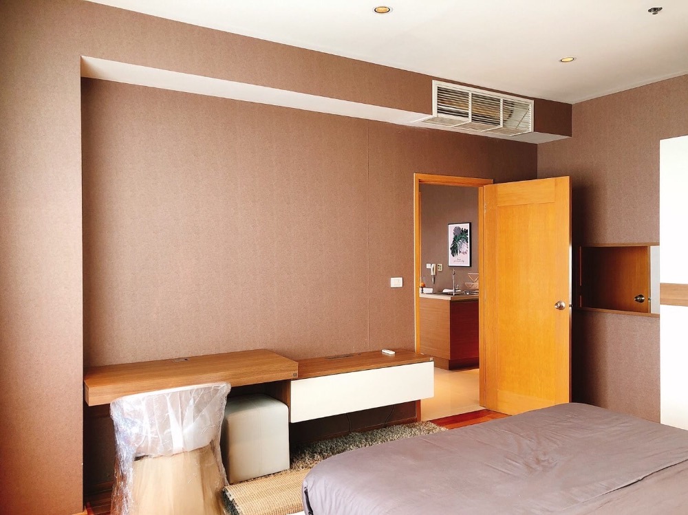 For Rent The Emporio Place Sukhumvit 24 1 bed 65sqm