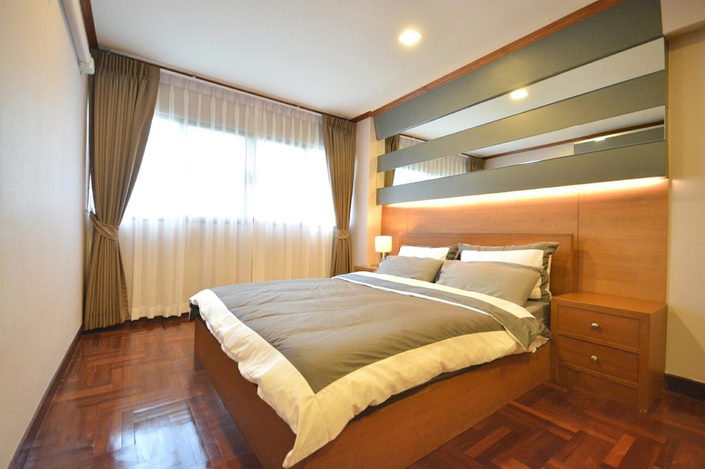 ทองหล่อทาวเวอร์  ซอย ทองหล่อ 18 Sukhumvit 55 very good location at the center of bangkok, Sukhumvit line