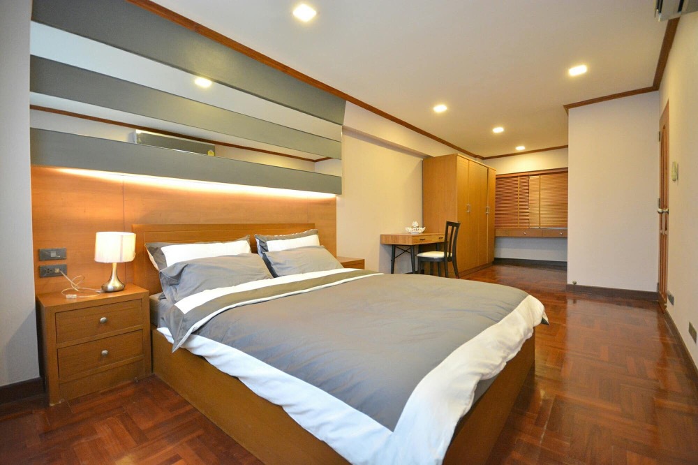 ทองหล่อทาวเวอร์  ซอย ทองหล่อ 18 Sukhumvit 55 very good location at the center of bangkok, Sukhumvit line