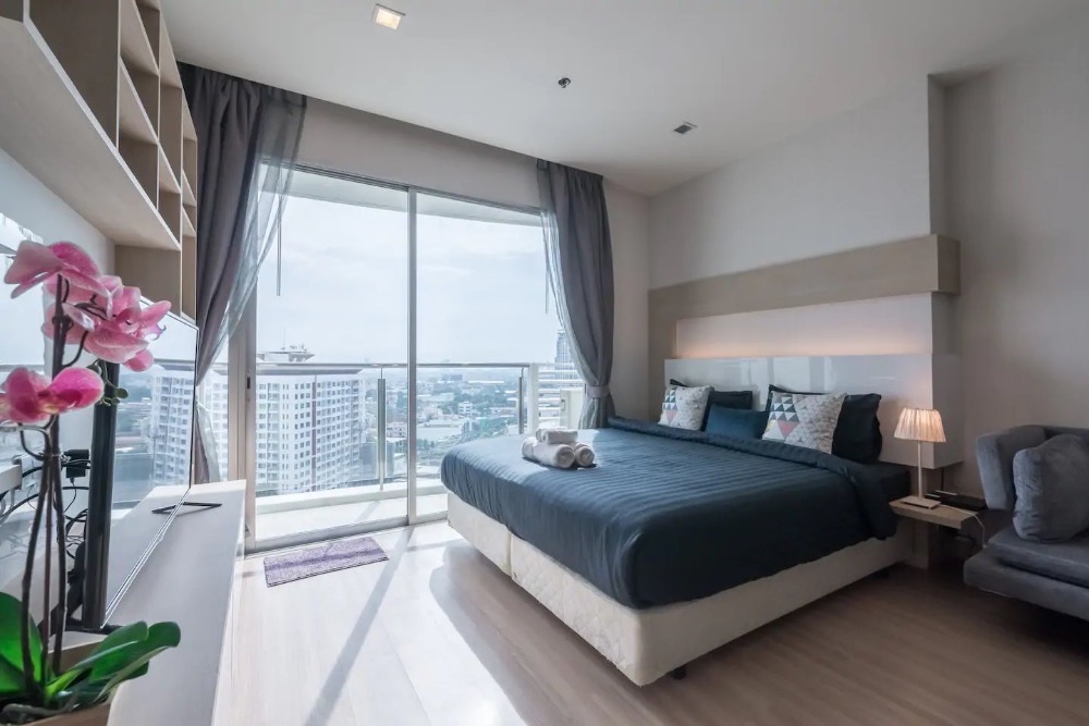 NS: For Sale!!  SKYWALK Condominium