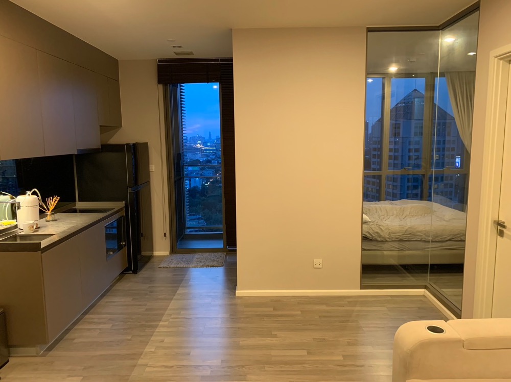 NS: For Sale!!  the room sukhumvit 69