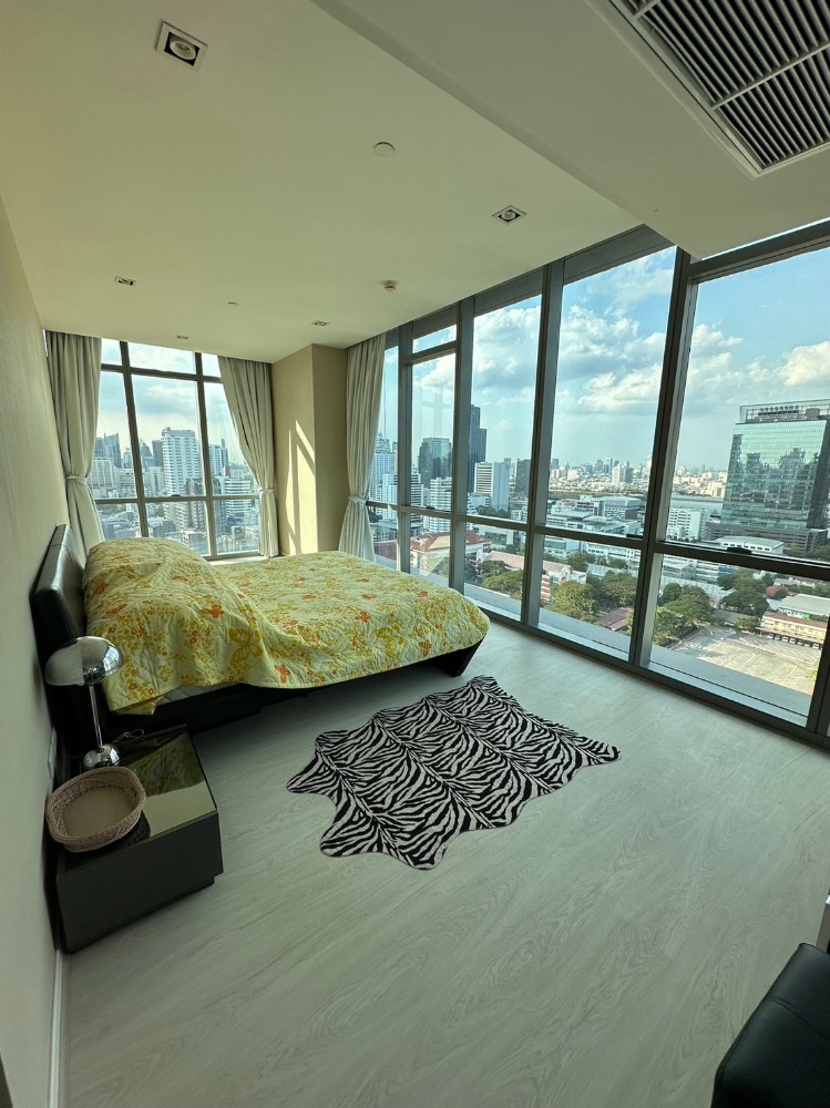 NS: For sale!!  The Room 21 Asoke