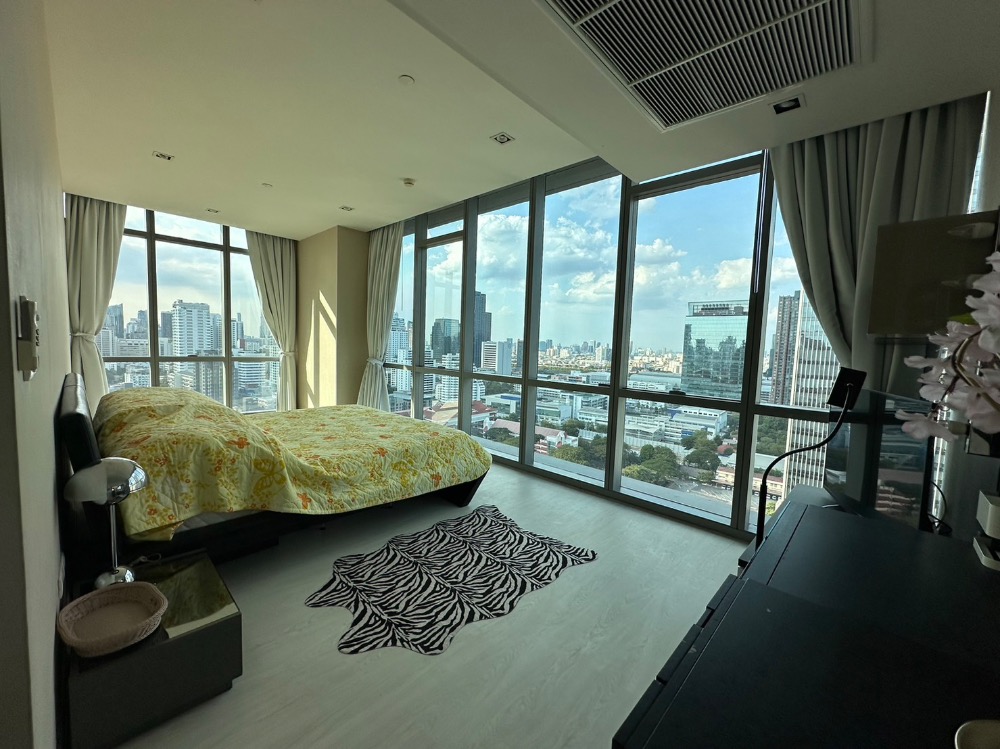 NS: For sale!!  The Room 21 Asoke