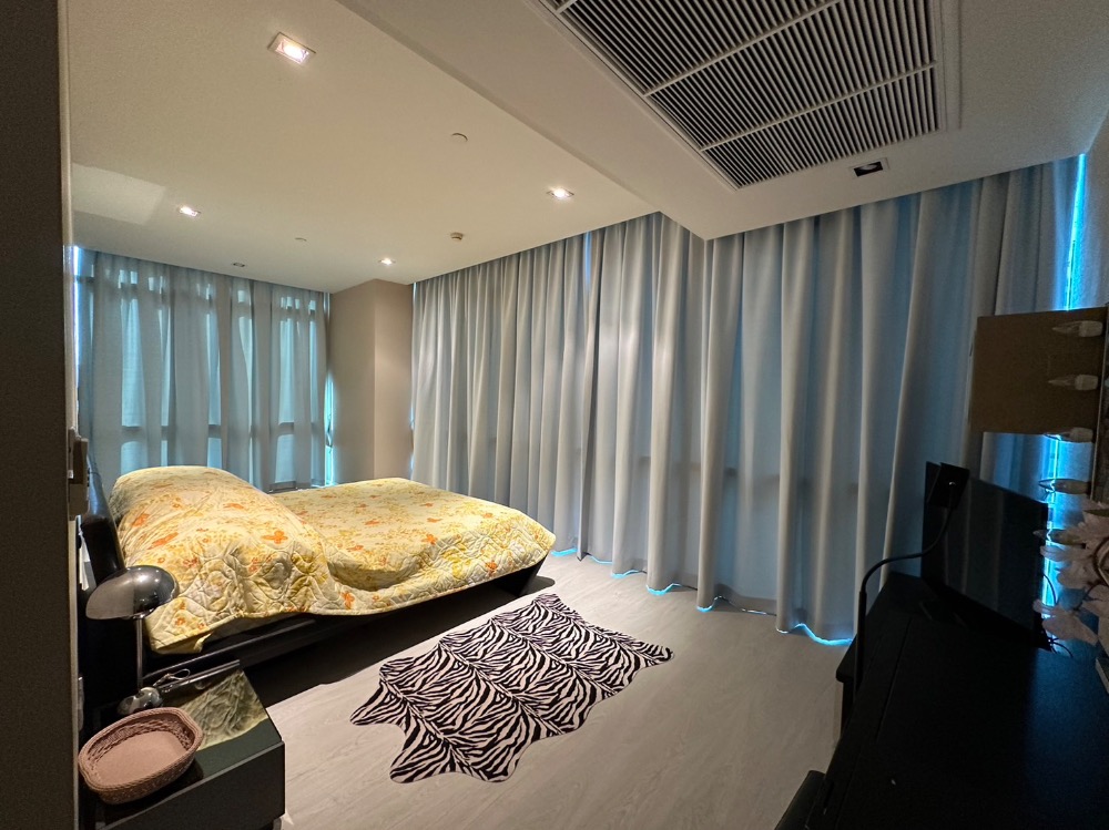 NS: For sale!!  The Room 21 Asoke