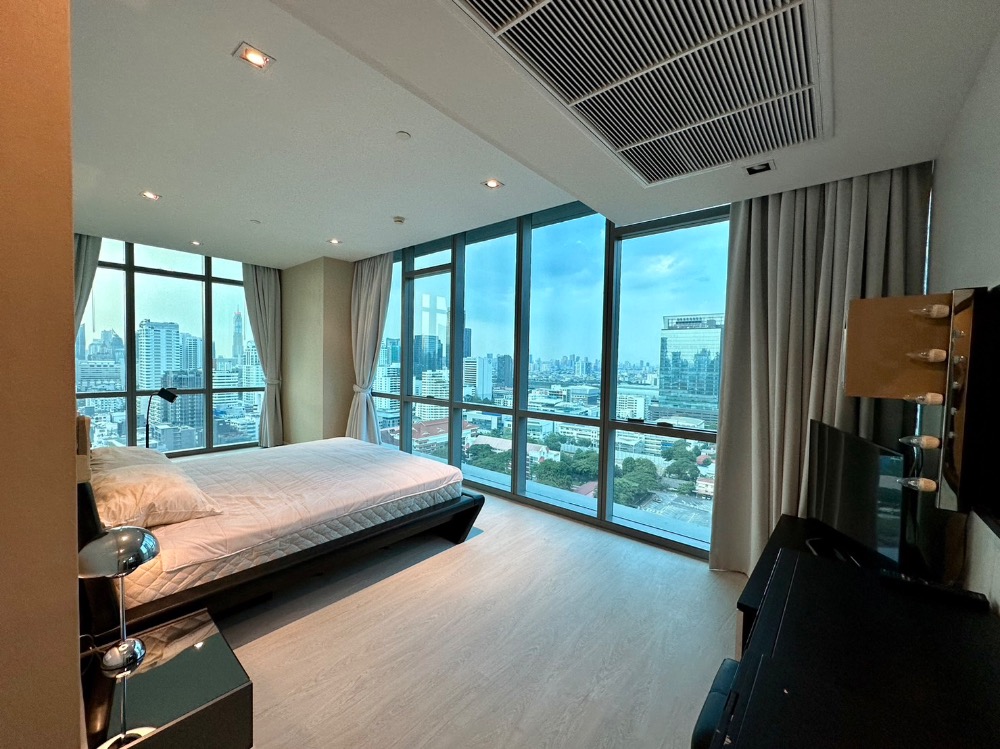 NS: For sale!!  The Room 21 Asoke