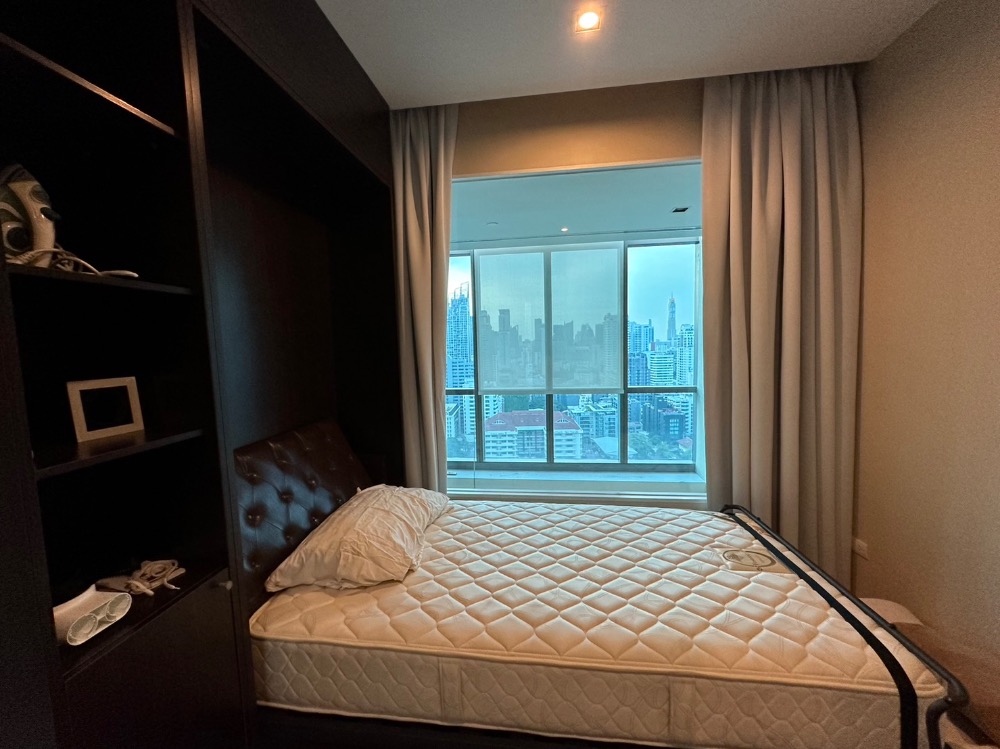 NS: For sale!!  The Room 21 Asoke