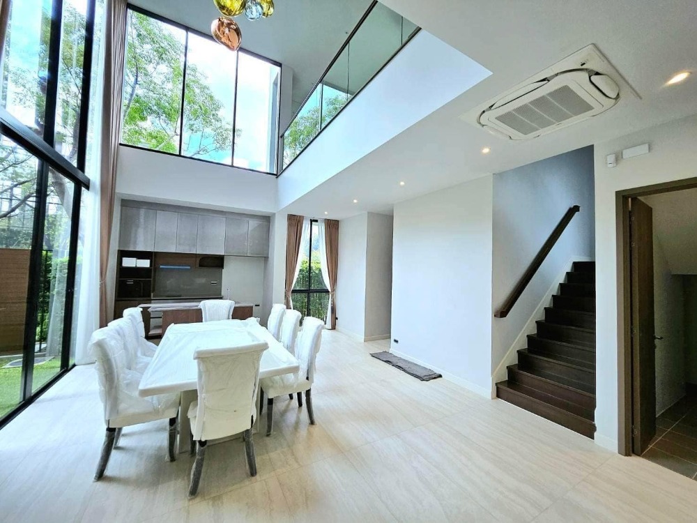 NS : For rent  Bugaan krungthep kreetha บ้านเดี่ยว 3 ชั้น หรูทันสมัย มีลิฟท์ วิวสระว่ายน้ำ พร้อมเข้าอยู่