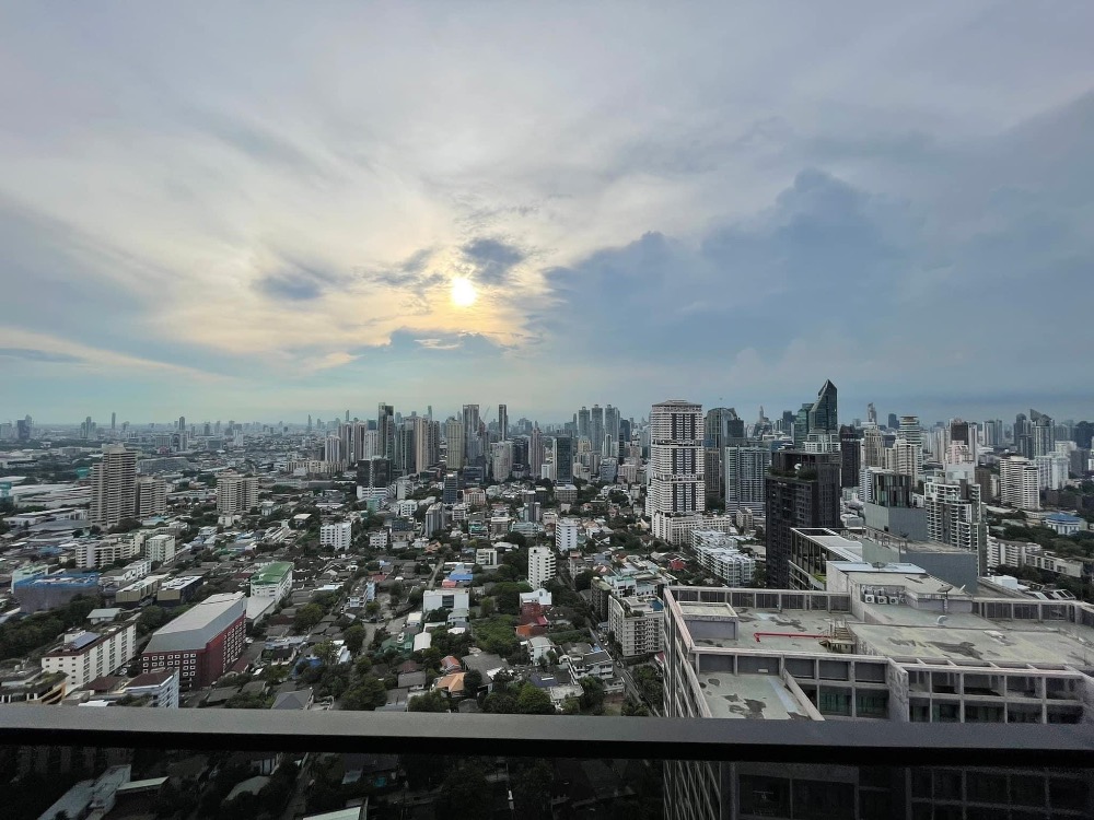 Ns: For Rent!!  The Esse Sukhumvit 36