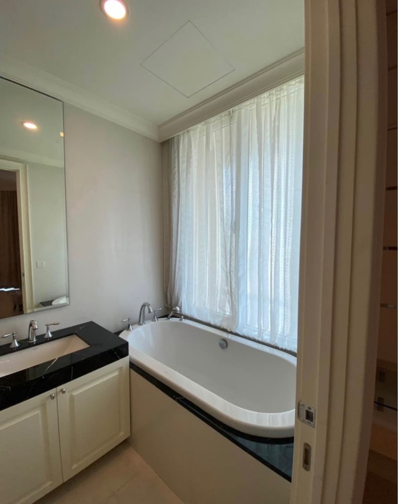 Ns: For Rent!! Royce Private Residences Sukhumvit 31